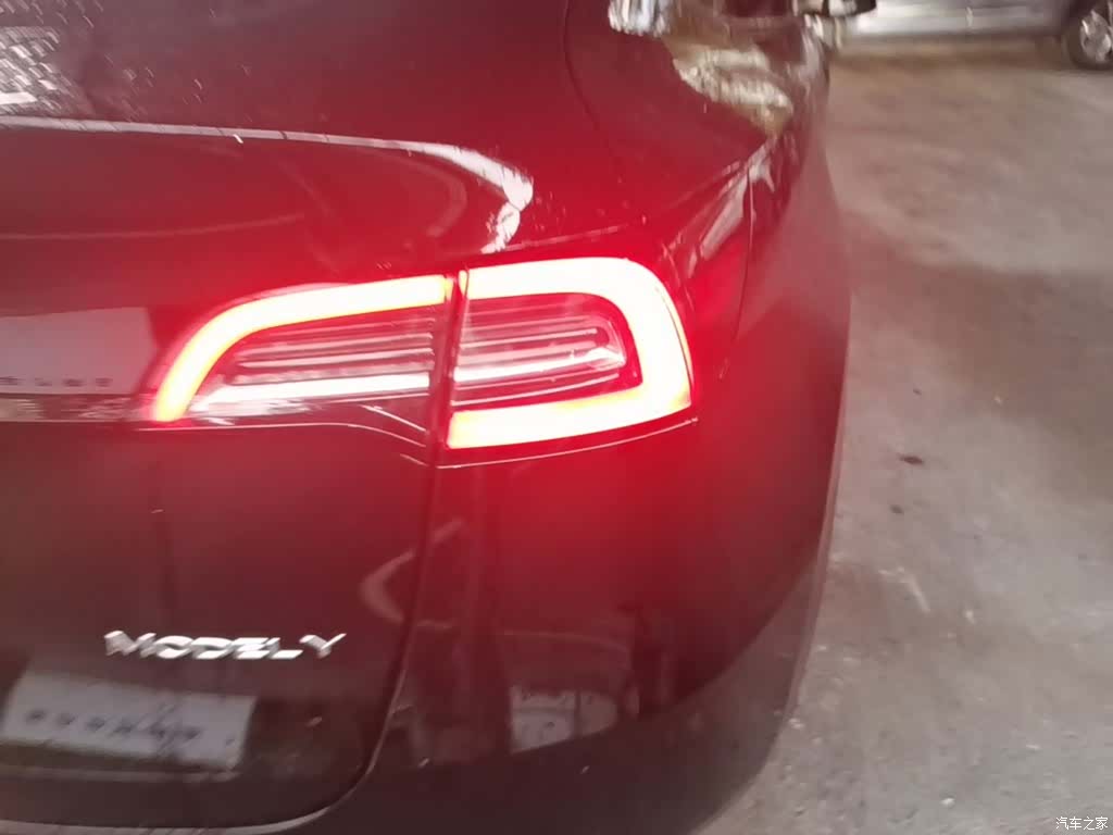 Tesla Model Y, 2024 8