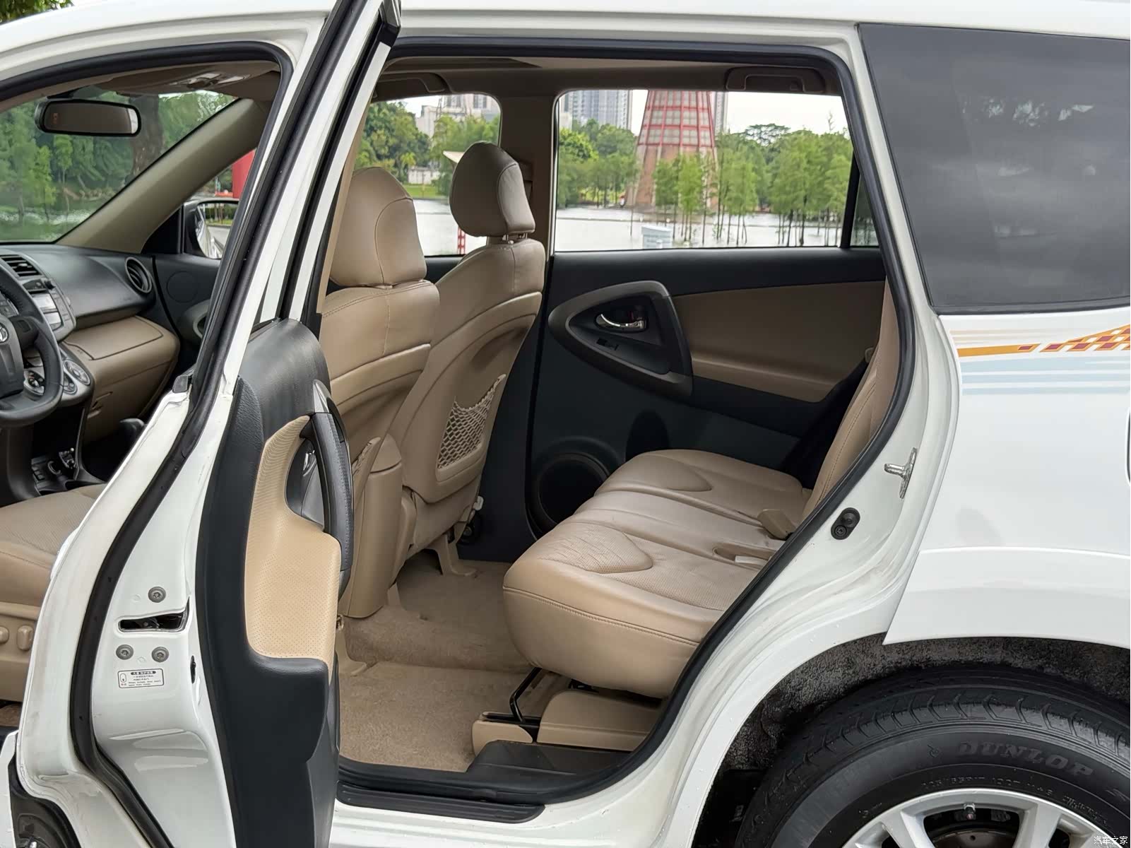 Toyota RAV4, 2011 6