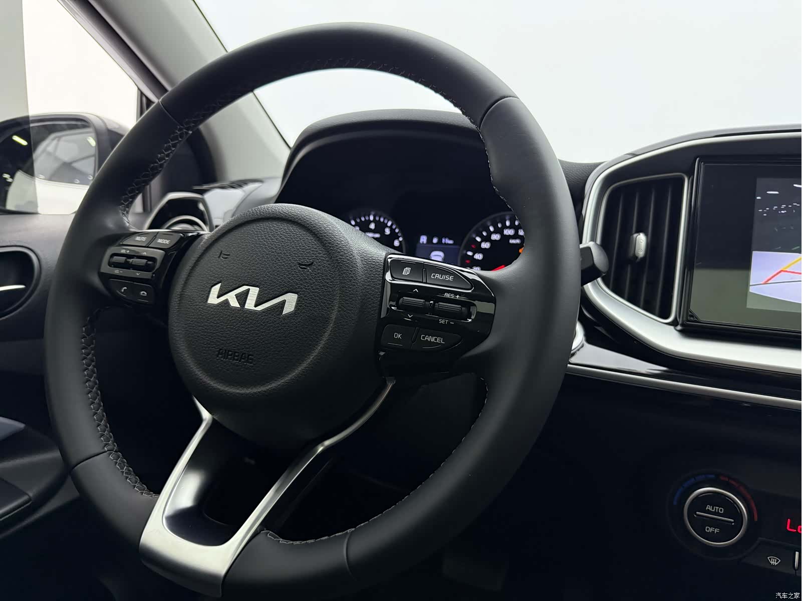 Kia KX1, 2022 12
