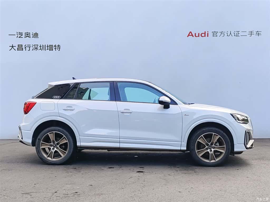 Audi Q2L, 2023 4