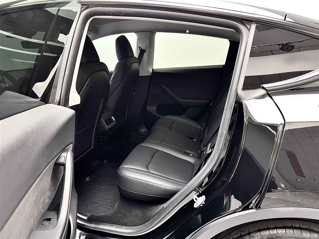 Tesla Model Y, 2023 10