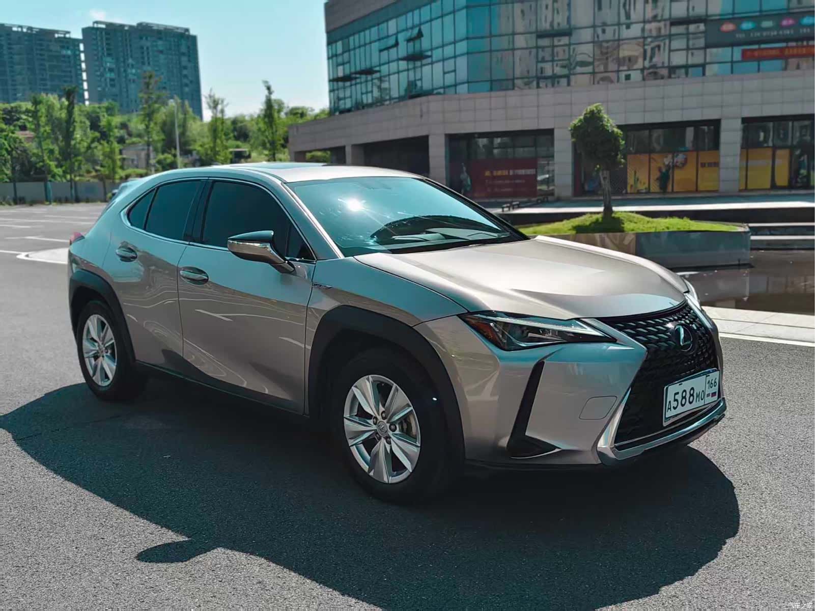 Lexus UX, 2022 3