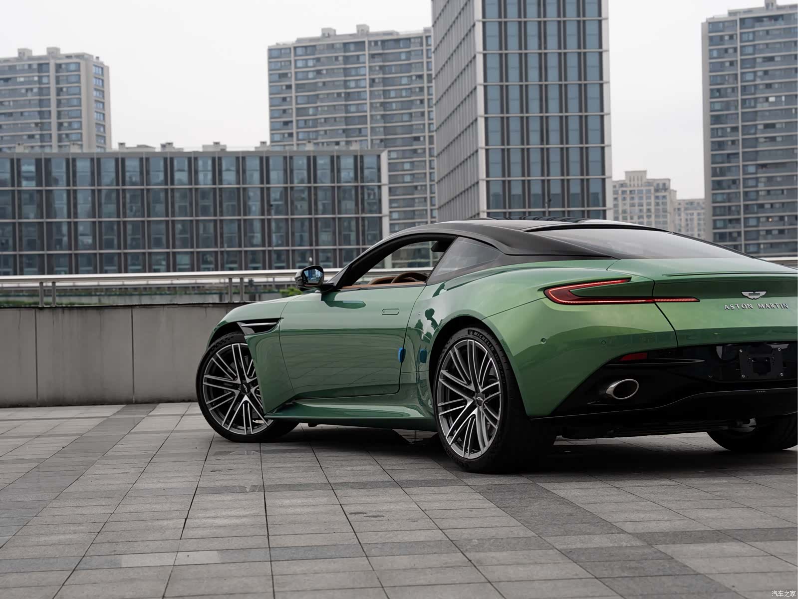 Aston Martin DB12, 2024 9