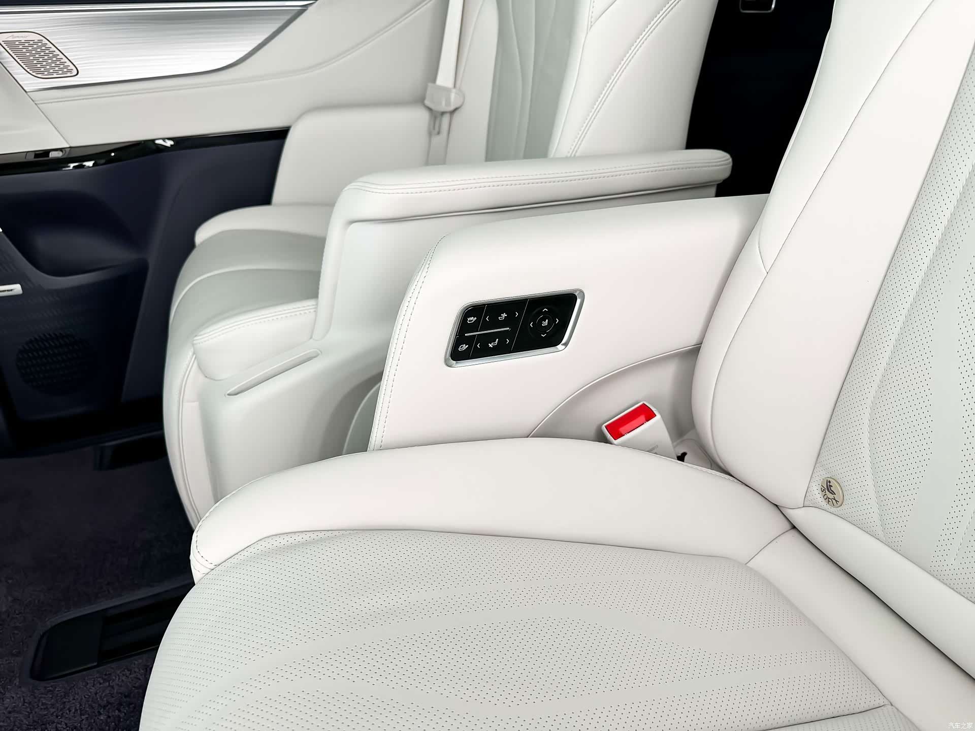 Buick GL8, 2025 8