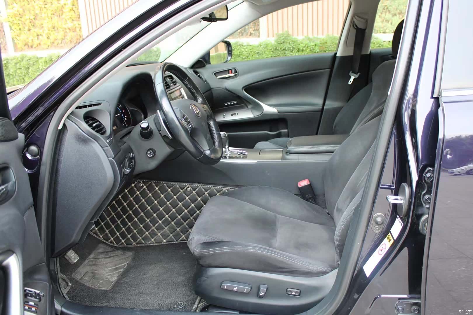 Lexus IS, 2010 7