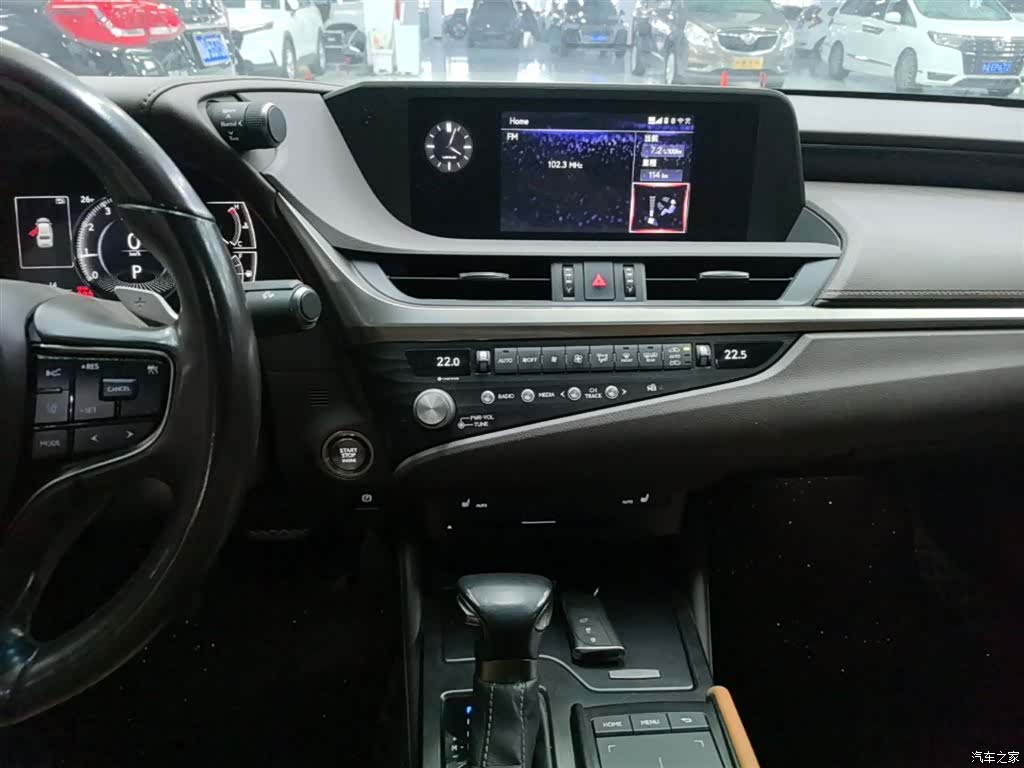 Lexus ES, 2021 13