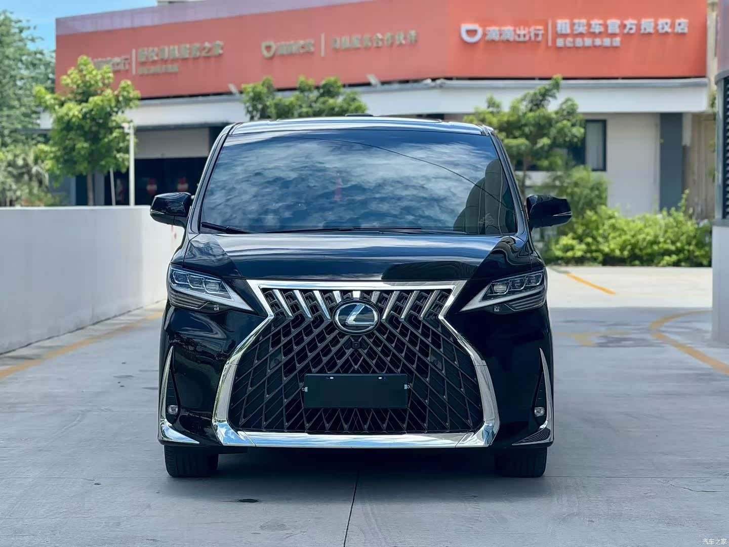 Lexus LM, 2023 2