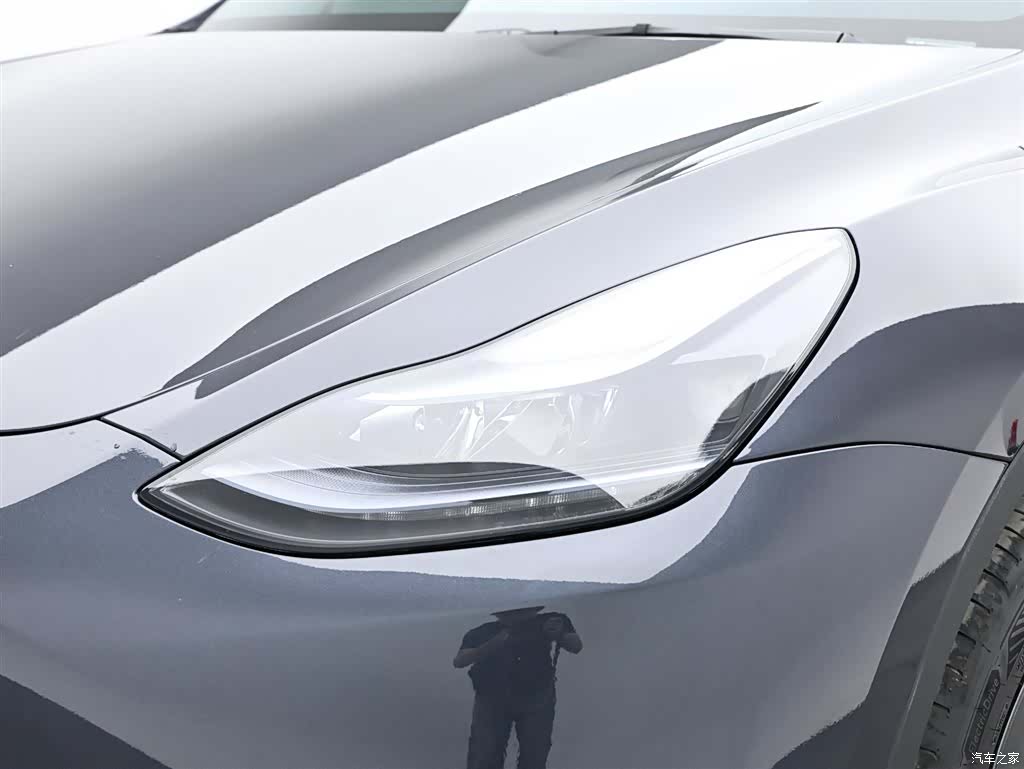 Tesla Model Y, 2024 18