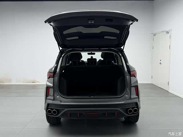 Geely Coolray, 2022 18