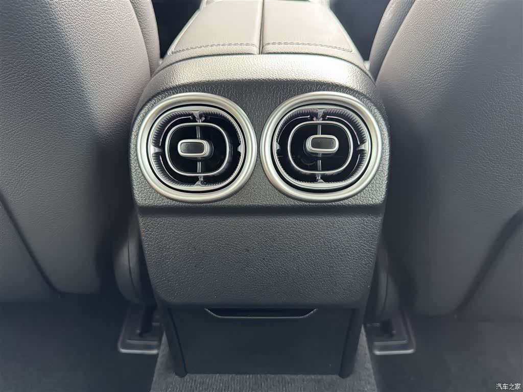 Mercedes-Benz C-Class, 2025 24