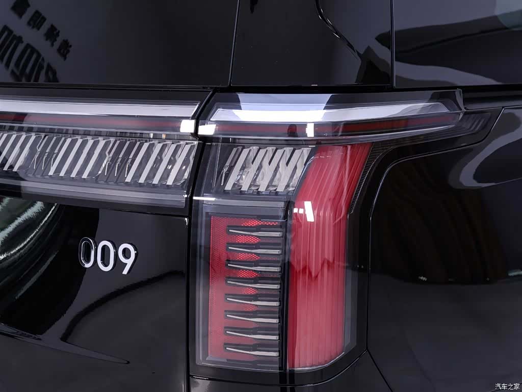Zeekr 009, 2025 9