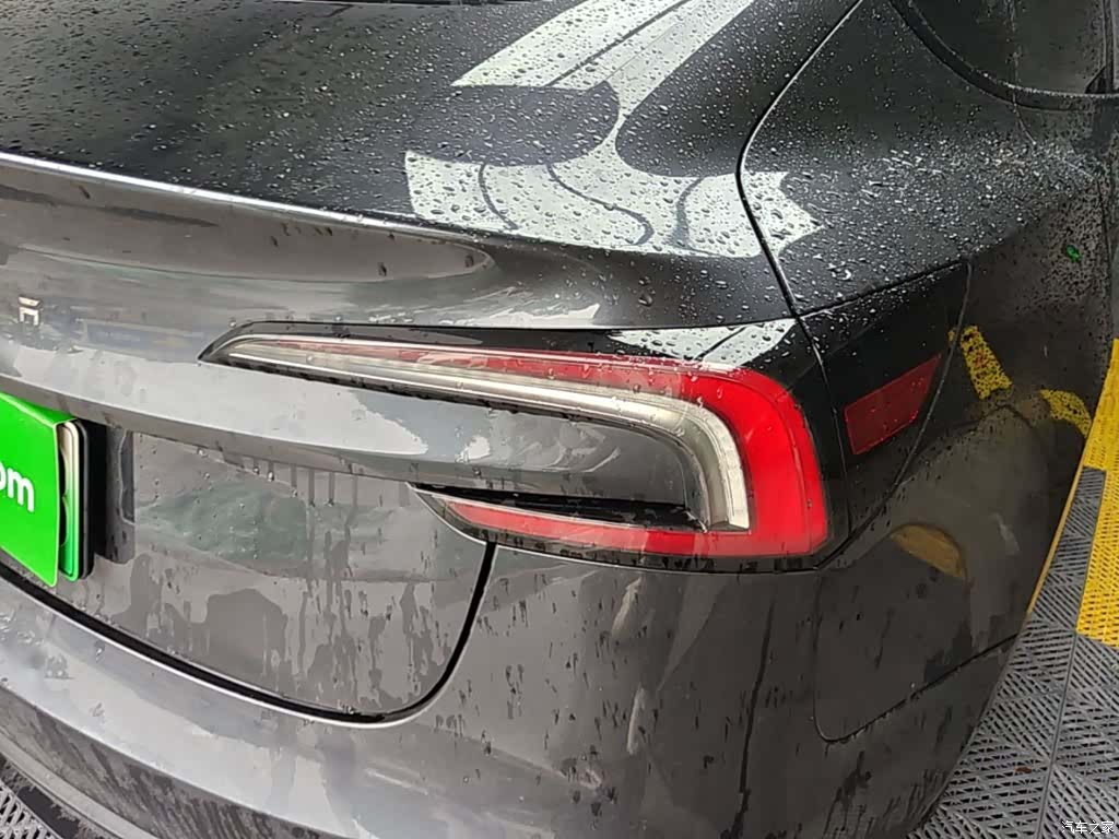 Tesla Model 3, 2025 8
