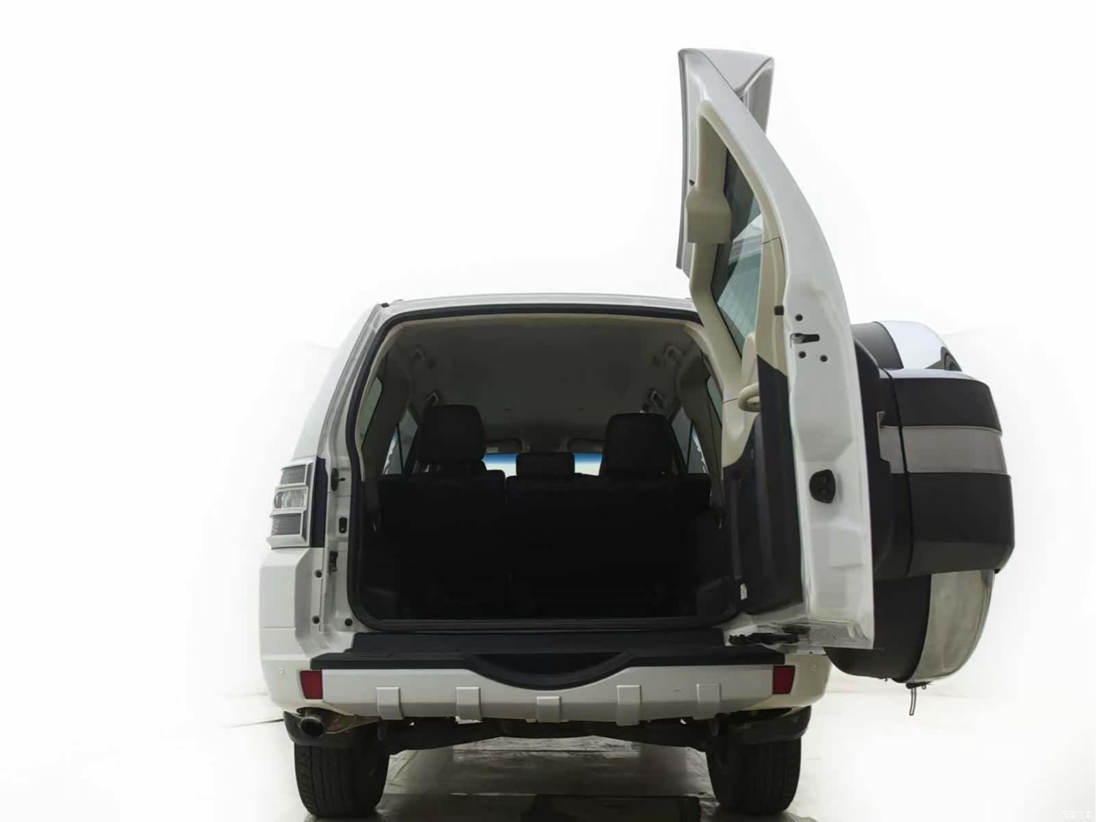 Mitsubishi Pajero, 2020 8
