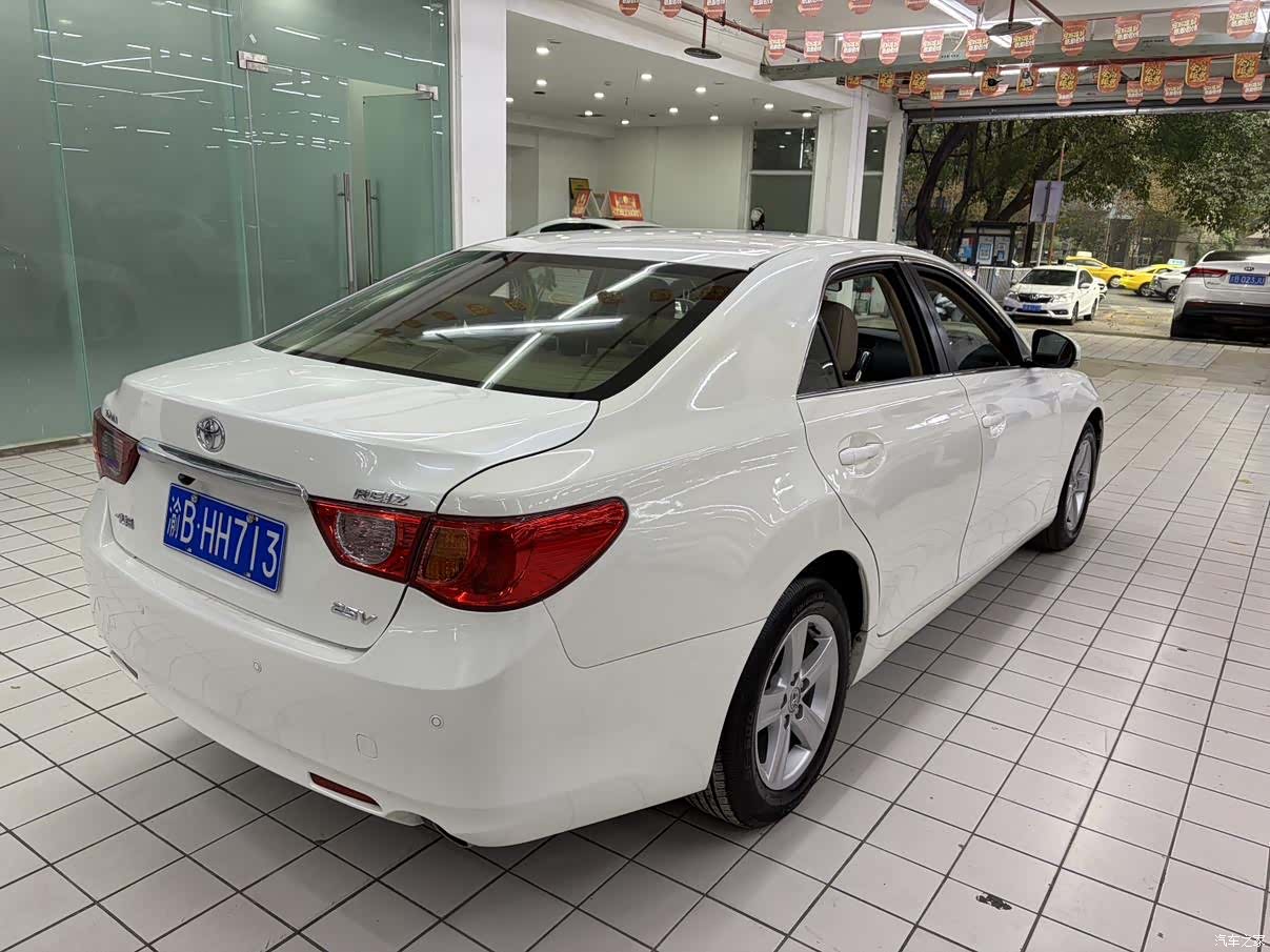 Toyota 2.5V, 2012 6