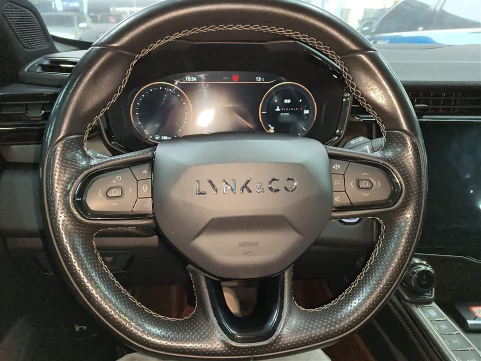 Lynk & Co 01 EM-P