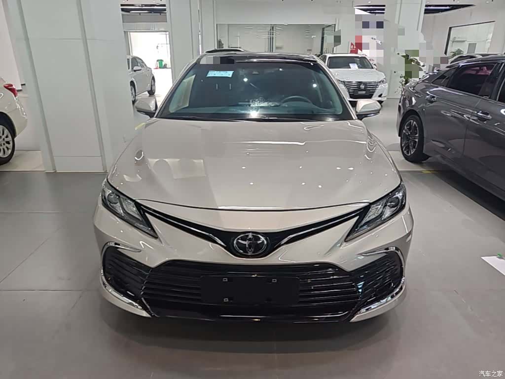 Toyota Camry, 2022 3
