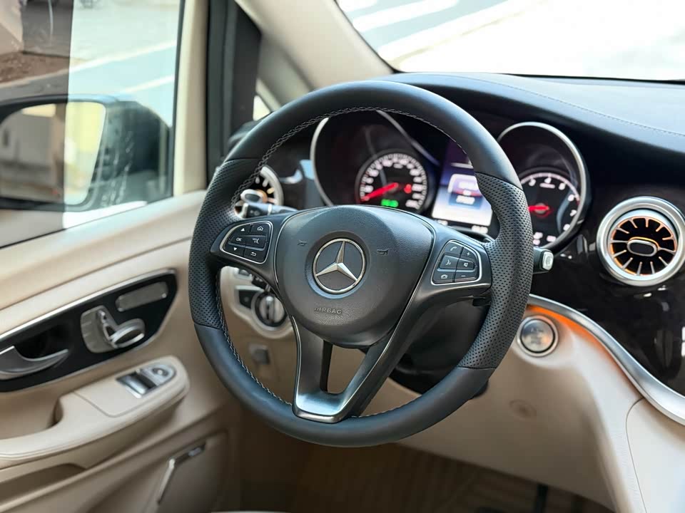 Mercedes-Benz V-class