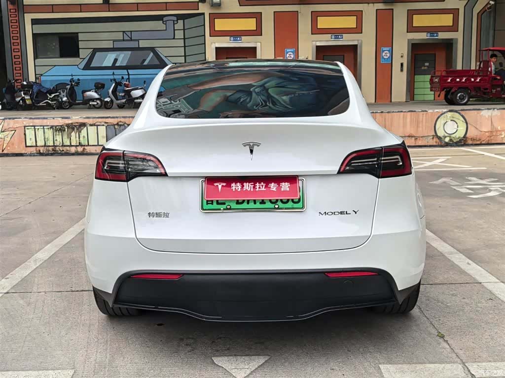 Tesla Model Y, 2025 14