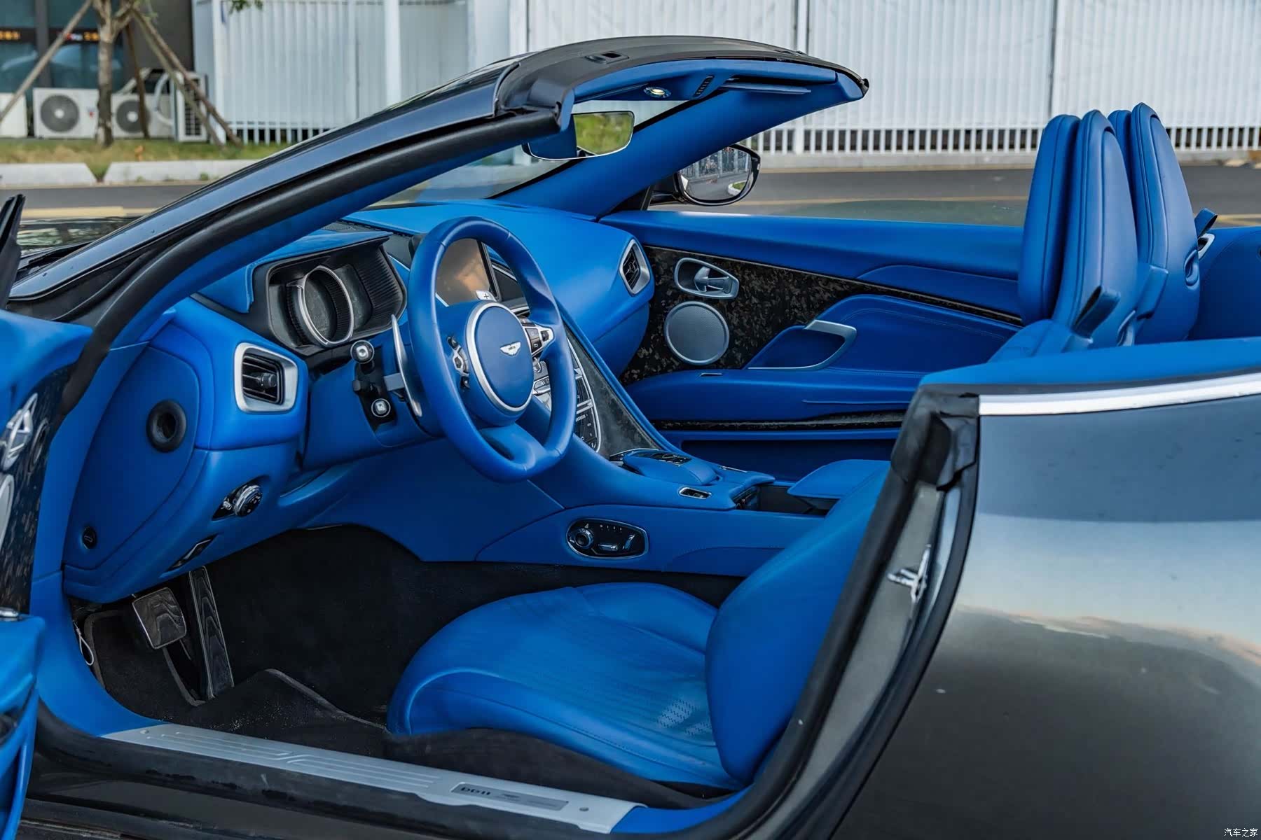 Aston Martin DB11, 2018 9