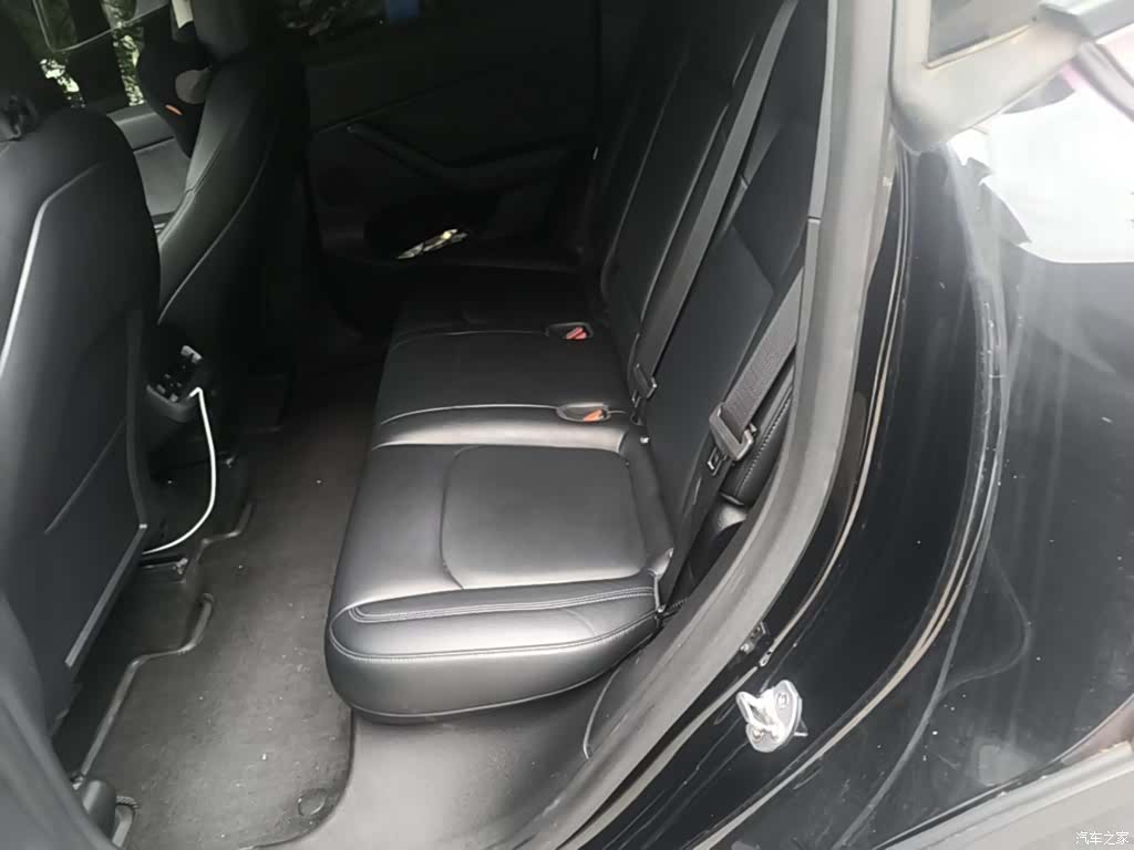 Tesla Model Y, 2022 17