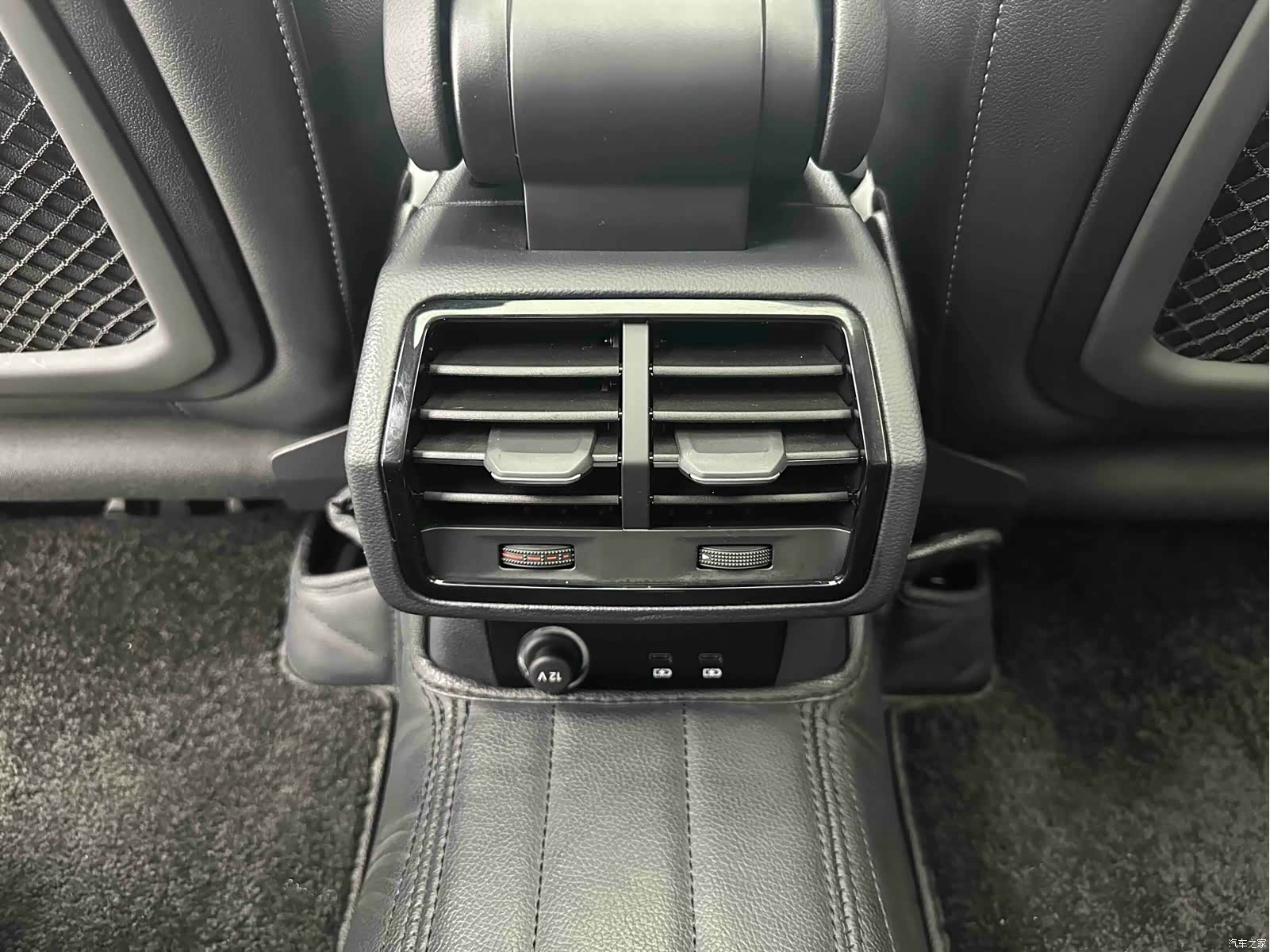 Audi Q3, 2022 13