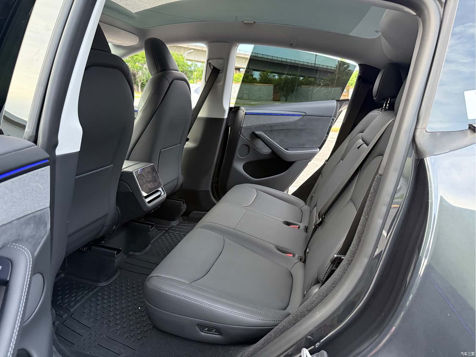 Tesla Model Y, 2025 11