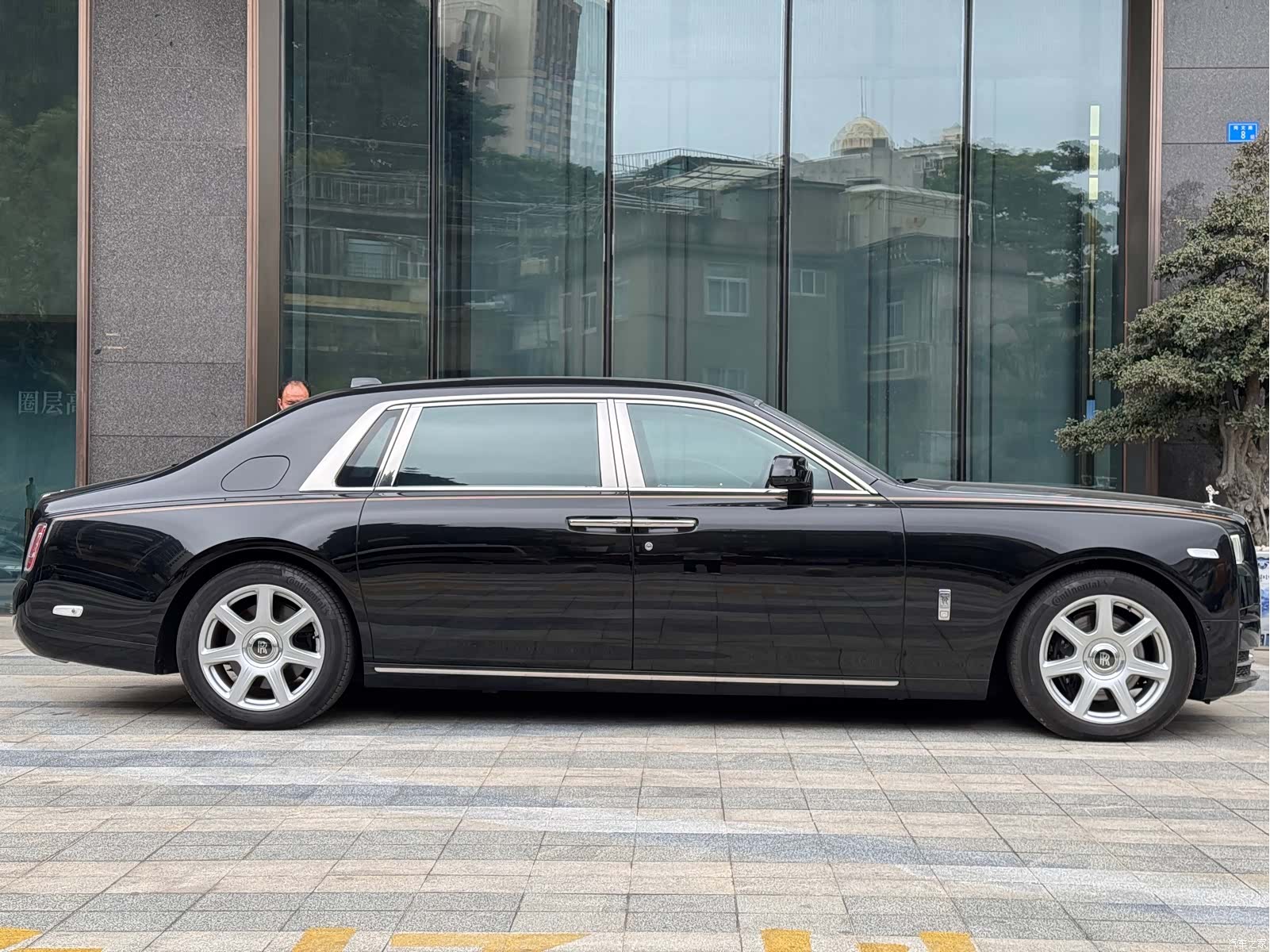 Rolls-Royce Phantom, 2018 все фото