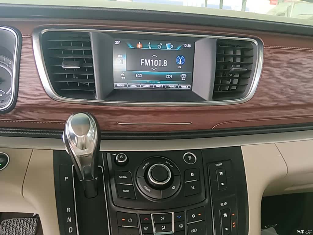 Buick GL8, 2019 13