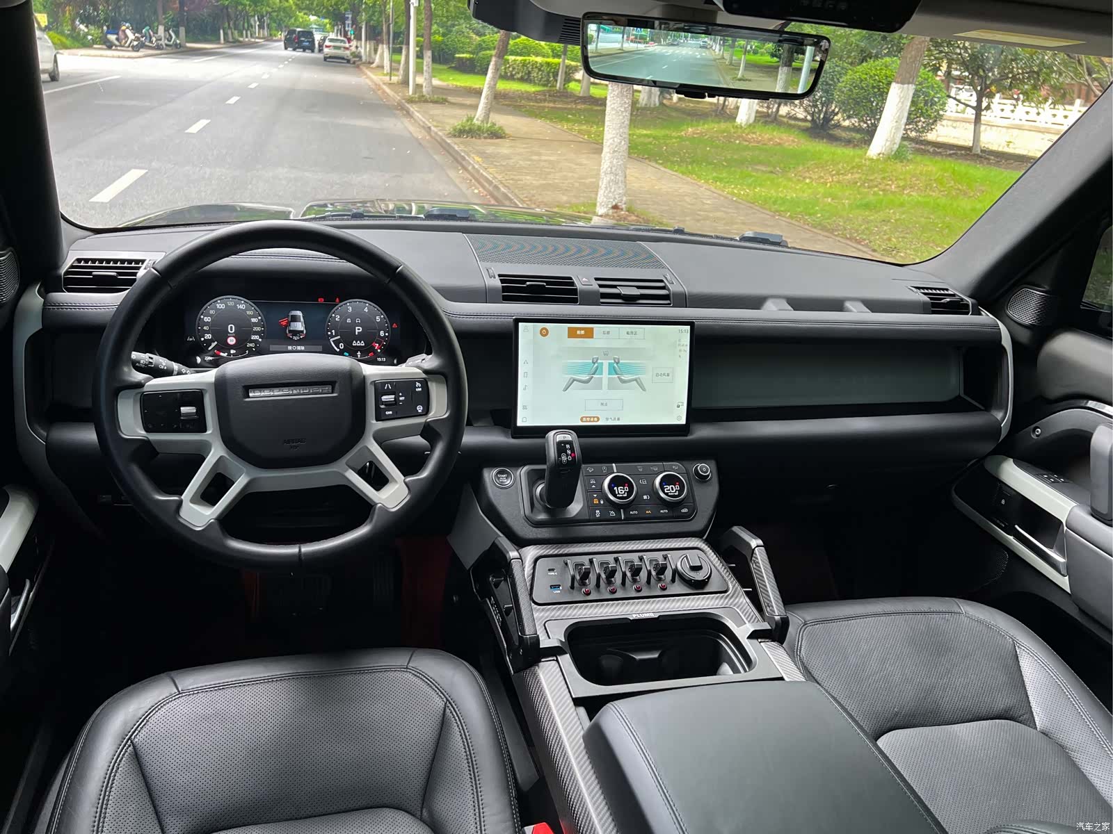 Land Rover Defender, 2024 16