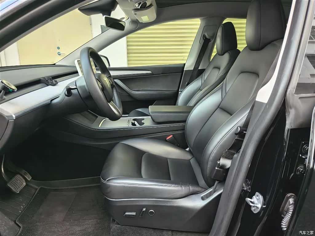 Tesla Model Y, 2023 4