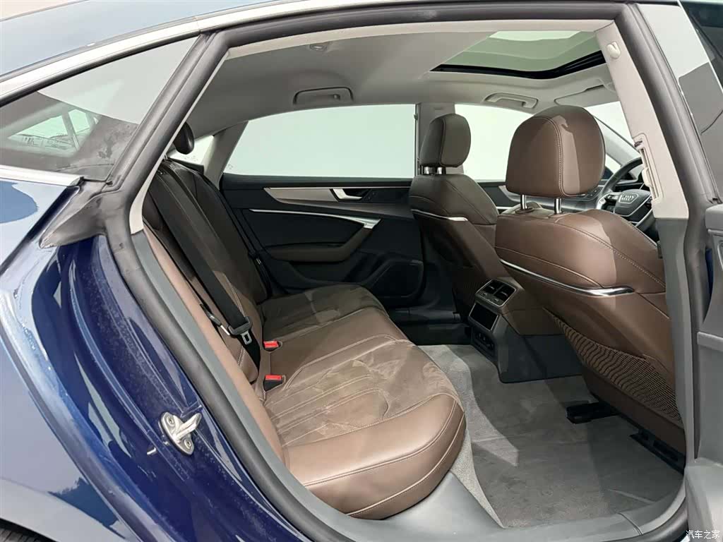 Audi A7L, 2023 20