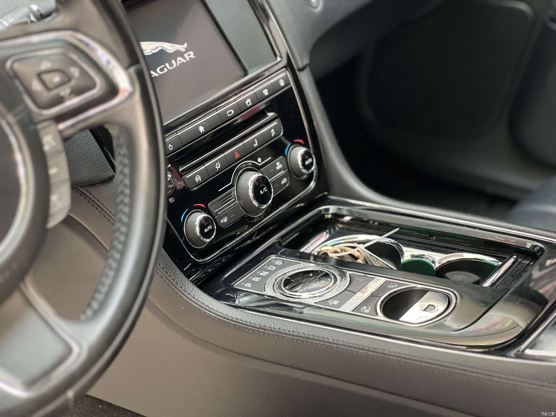 Jaguar XJ, 2016 16