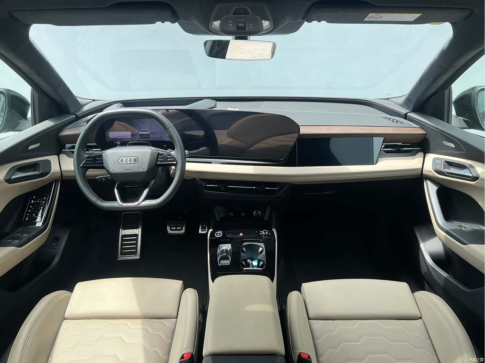 Audi e-tron, 2025 все фото