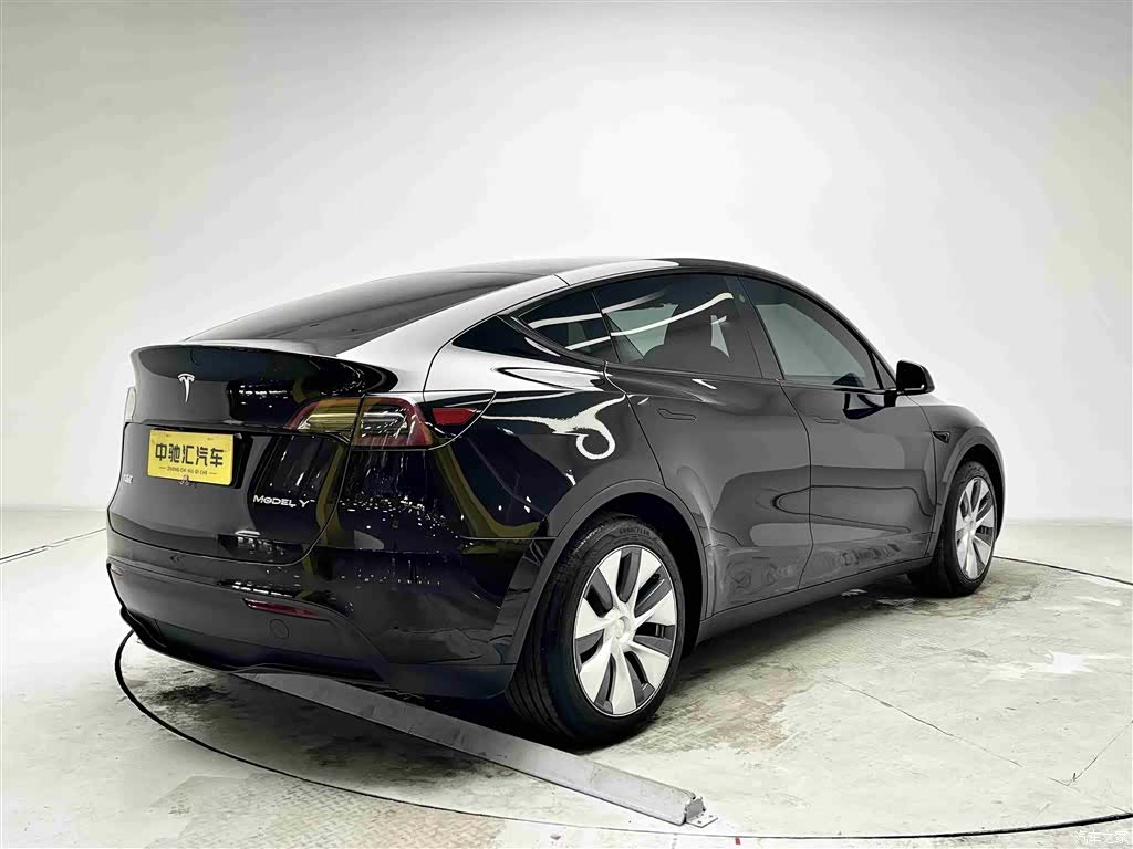 Tesla Model Y, 2023 17