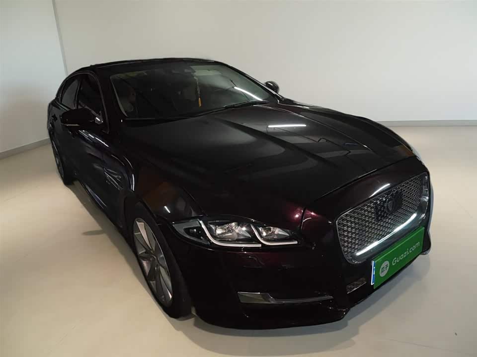Jaguar XJ