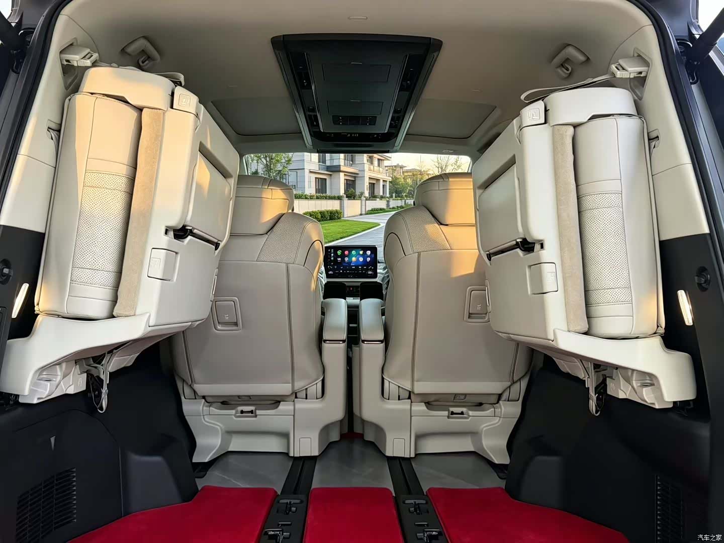 Lexus LM, 2026 7