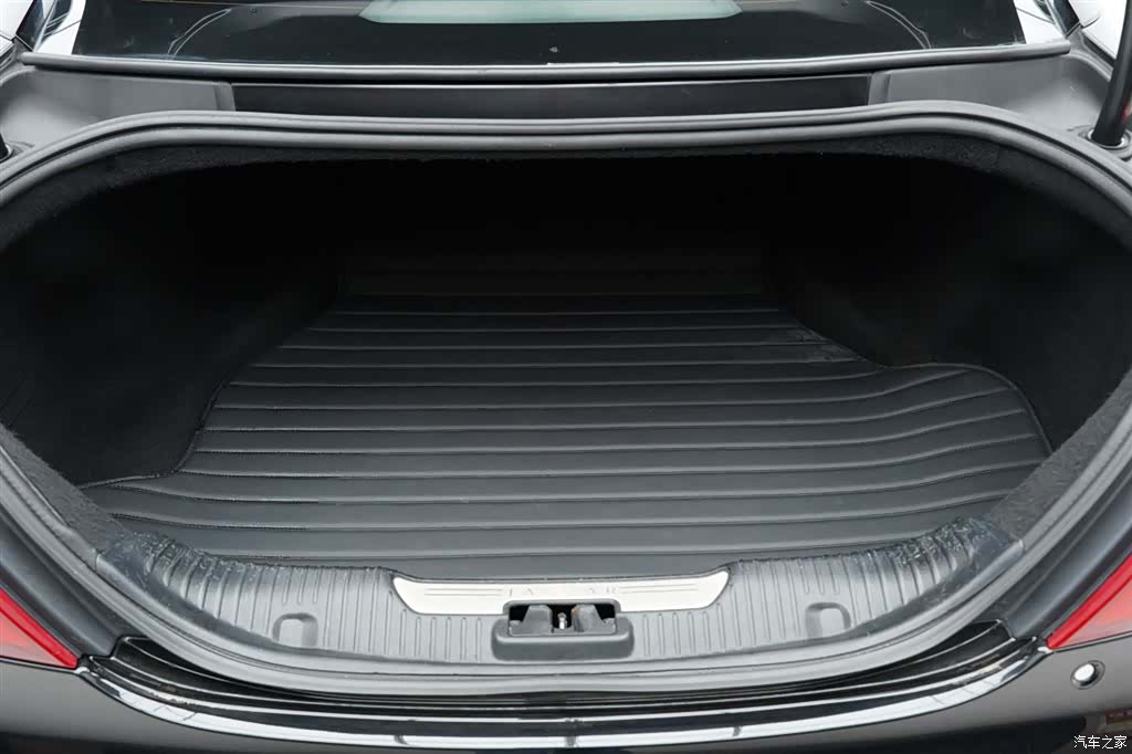 Jaguar XJ, 2013 27