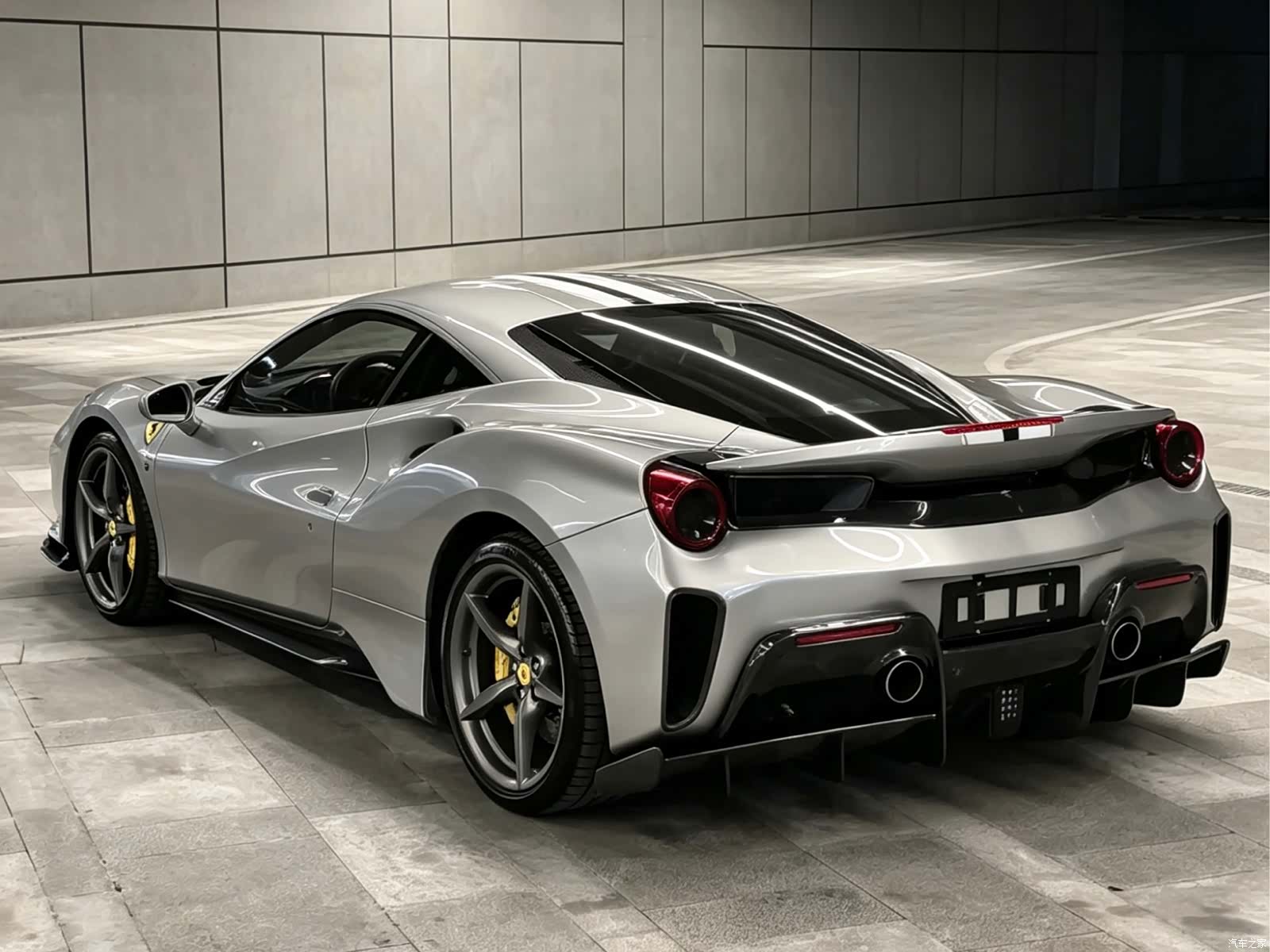 Ferrari 488, 2016 4