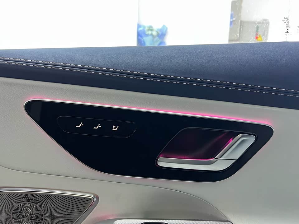 Mercedes-Benz EQE SUV