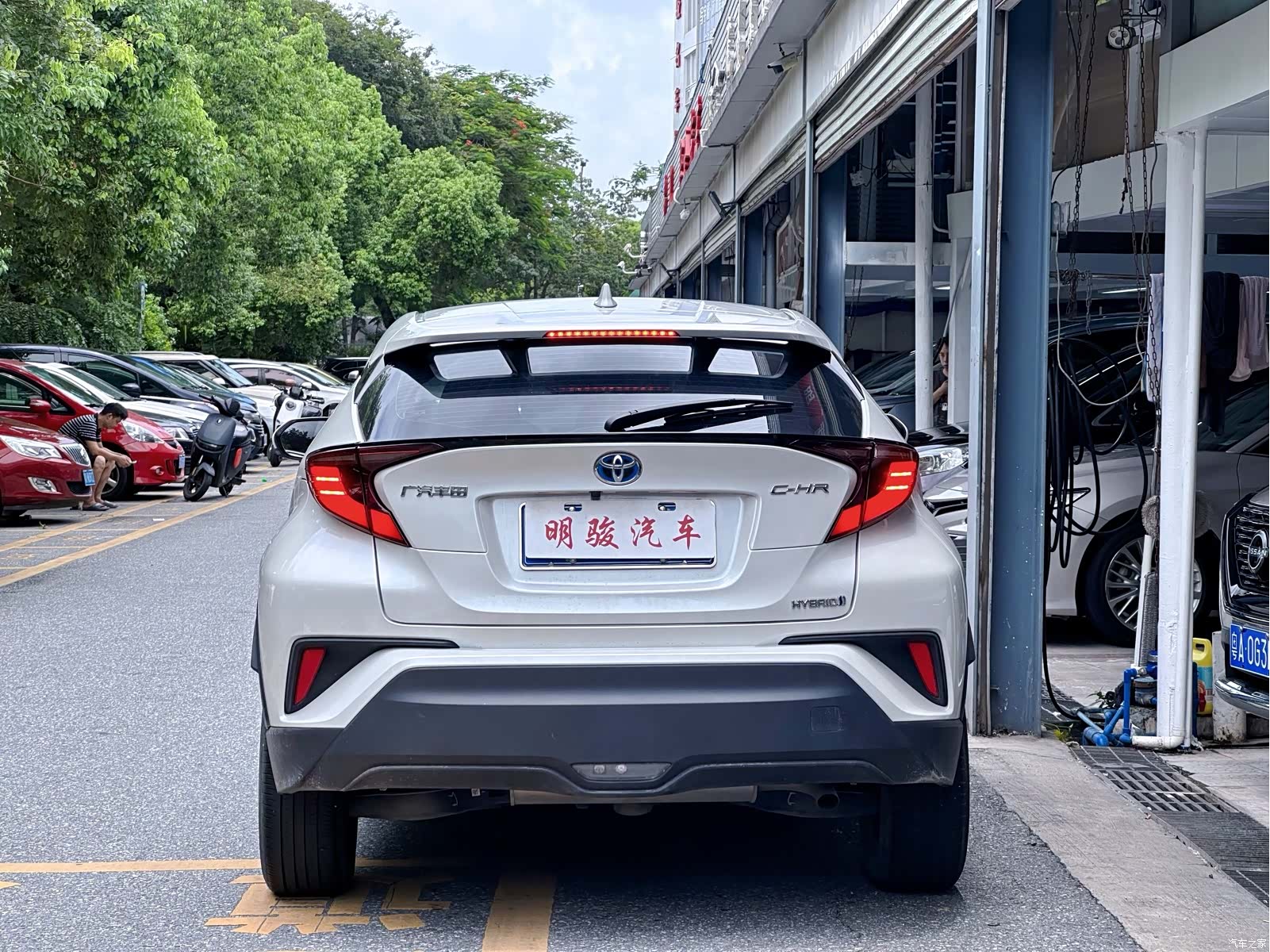Toyota C-HR, 2023 все фото
