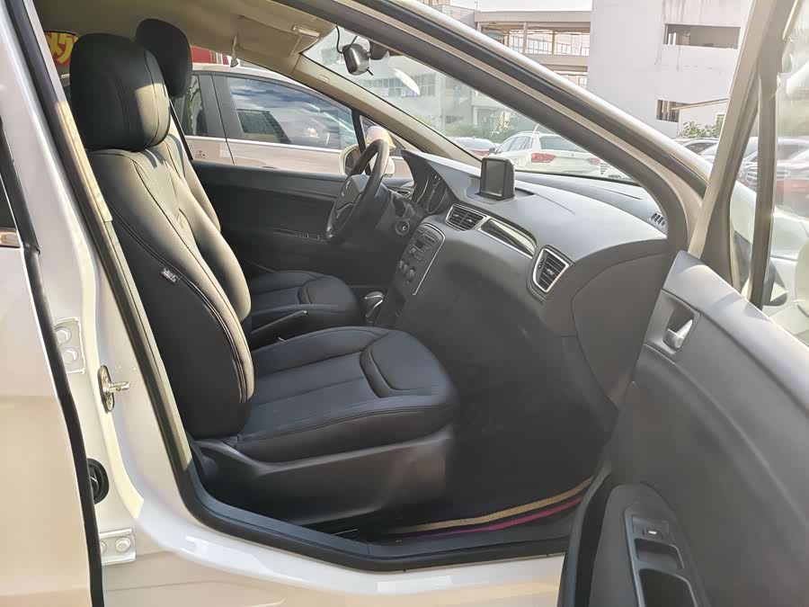 Peugeot 308 2015, фото 7