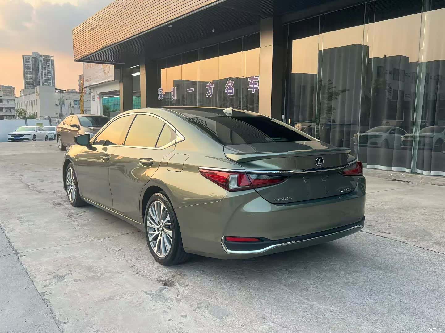 Lexus ES, 2018 9