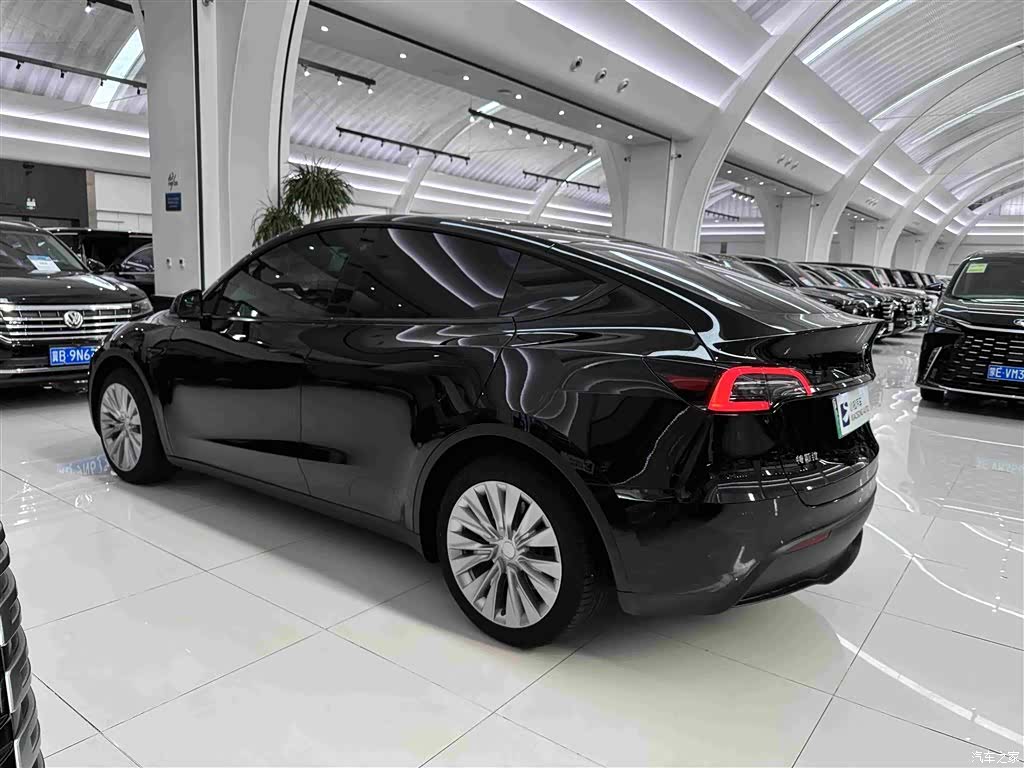 Tesla Model Y, 2023 4