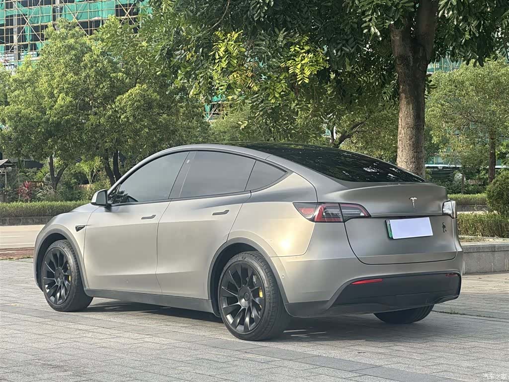 Tesla Model Y, 2023 7