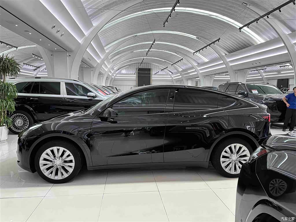 Tesla Model Y, 2023 2