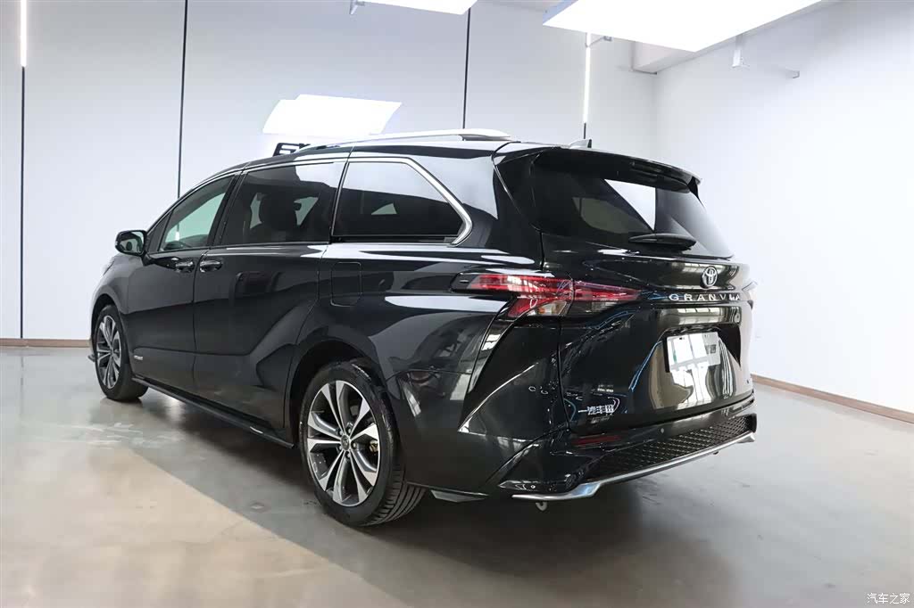 Toyota Granvia, 2023 все фото