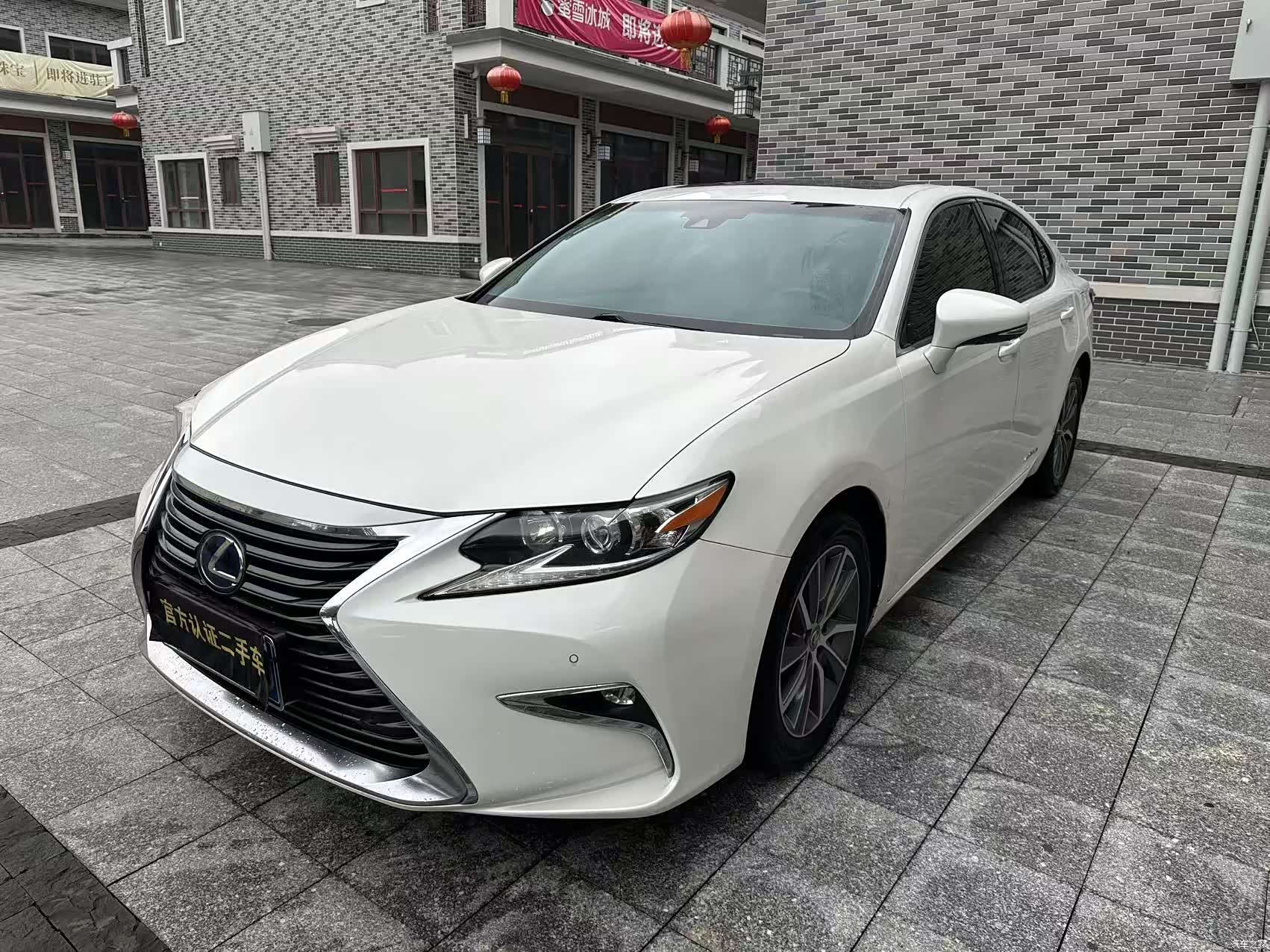 Lexus ES