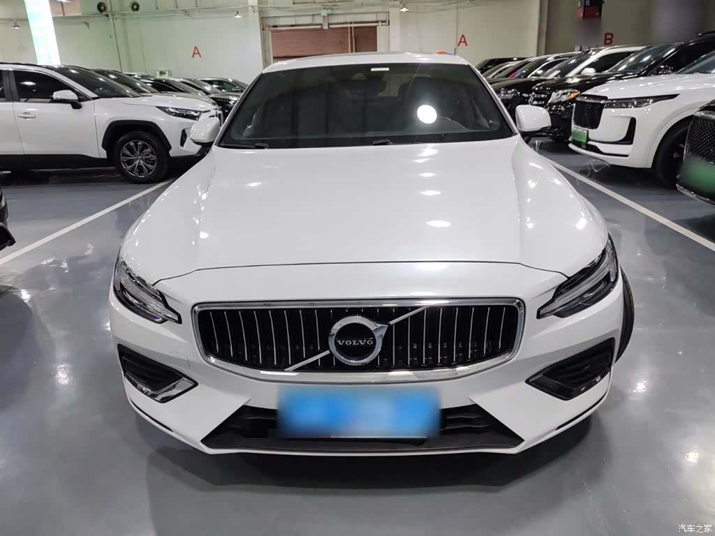 Volvo S60, 2022 3