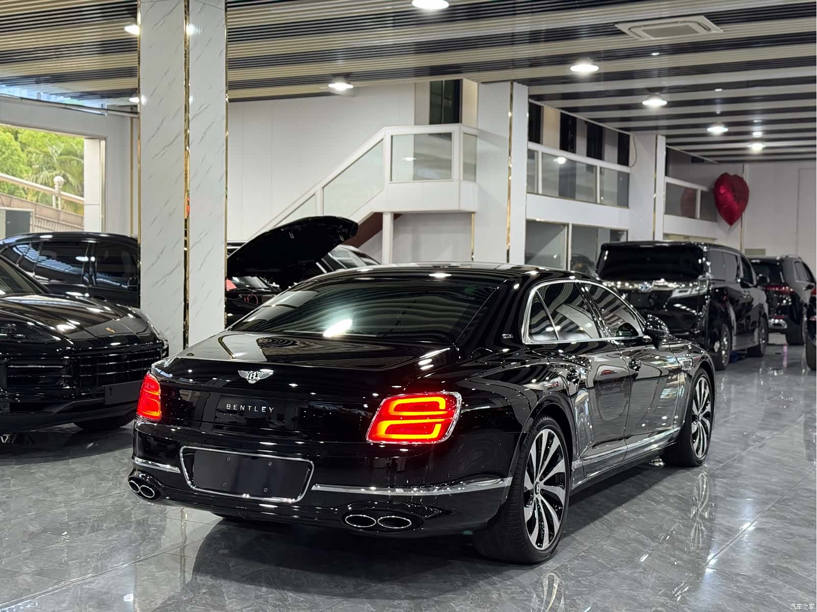 Bentley Flying Spur, 2025 14