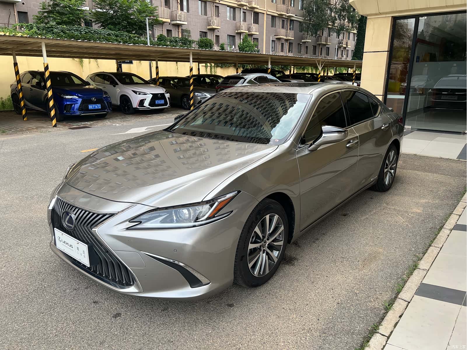 Lexus ES
